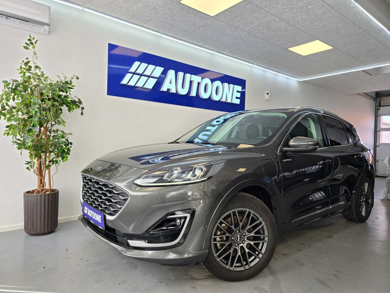 Ford Kuga 2,5 PHEV Vignale CVT