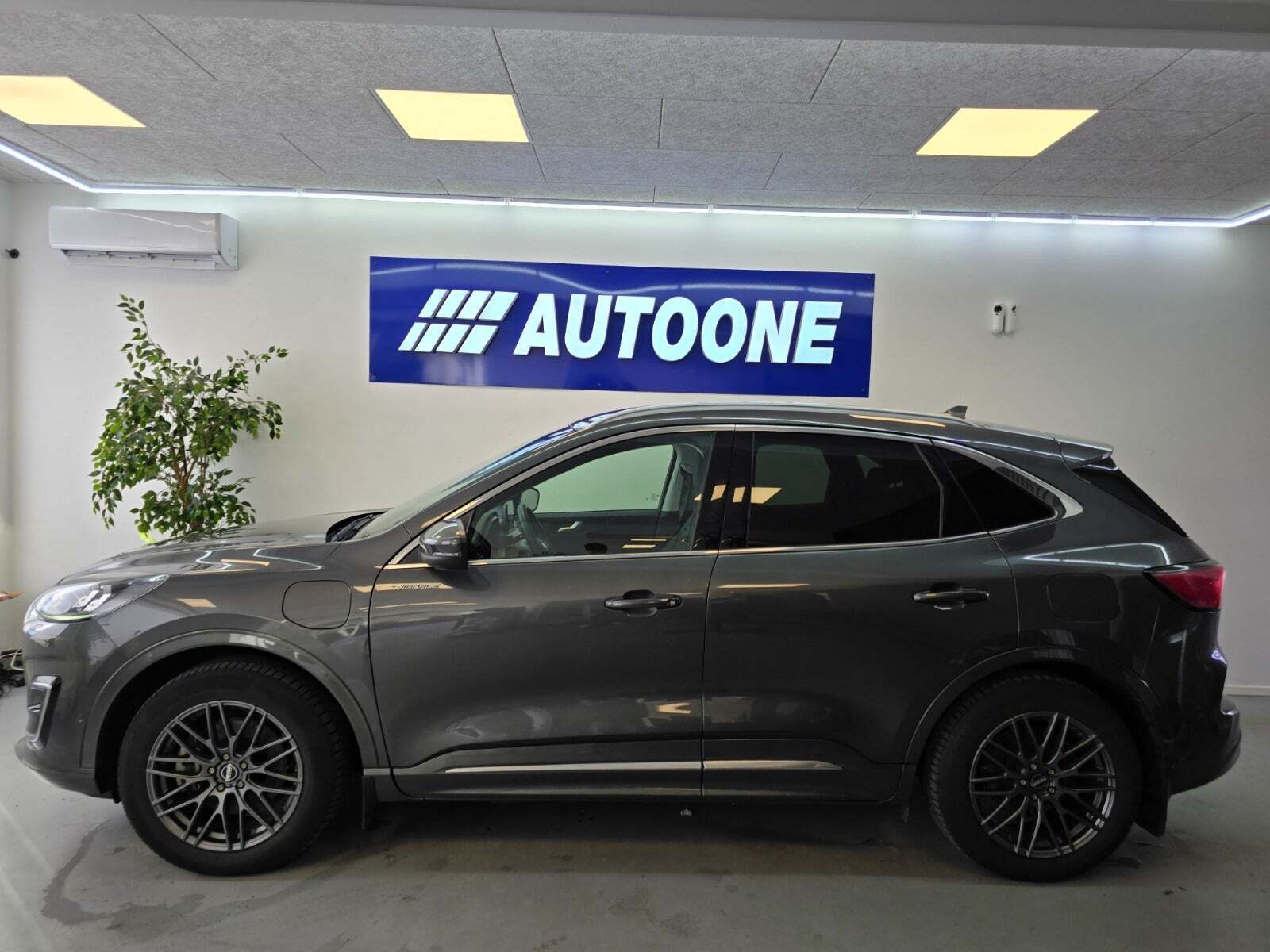 Ford Kuga 2,5 PHEV Vignale CVT