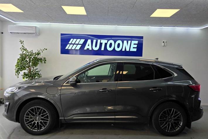 Grå Ford Kuga fra 2020