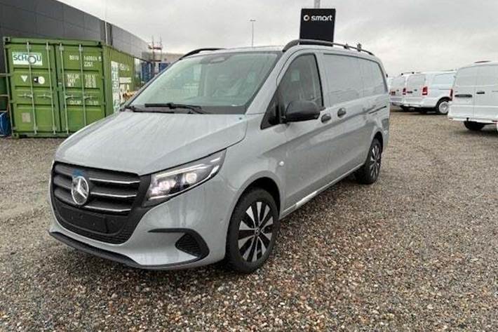 Sort Mercedes Vito 119 fra 2026 set udefra