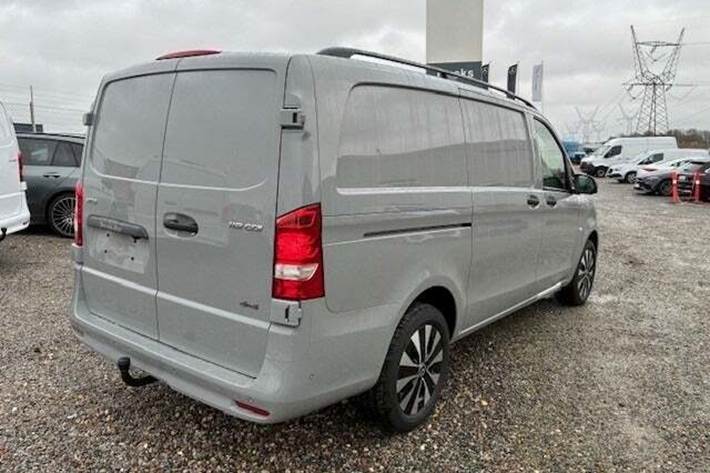 Sort Mercedes Vito 119 fra 2026