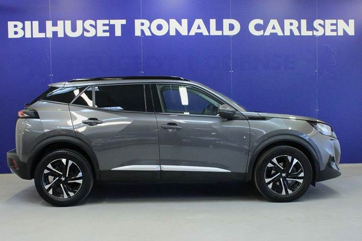 Grå Peugeot 2008 fra 2022