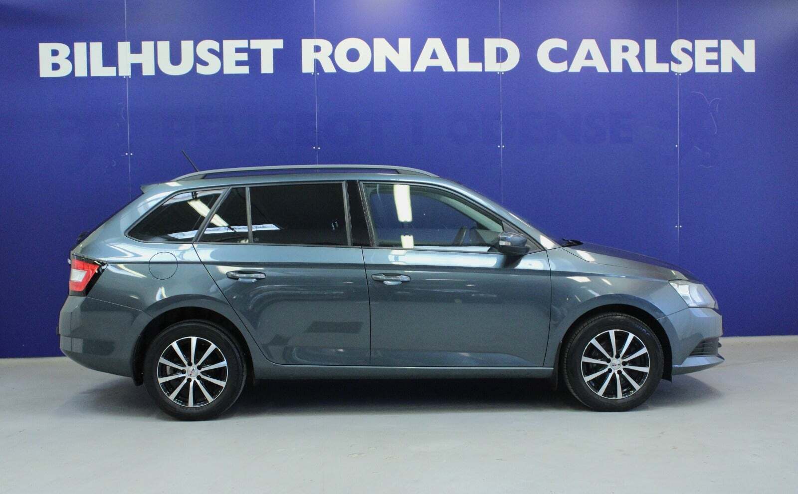 Grå Skoda Fabia fra 2018