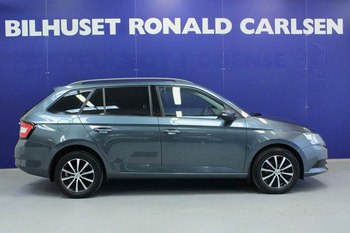 Grå Skoda Fabia fra 2018