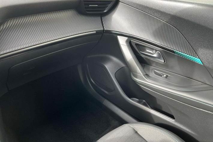 Orange Peugeot e-2008 fra 2023