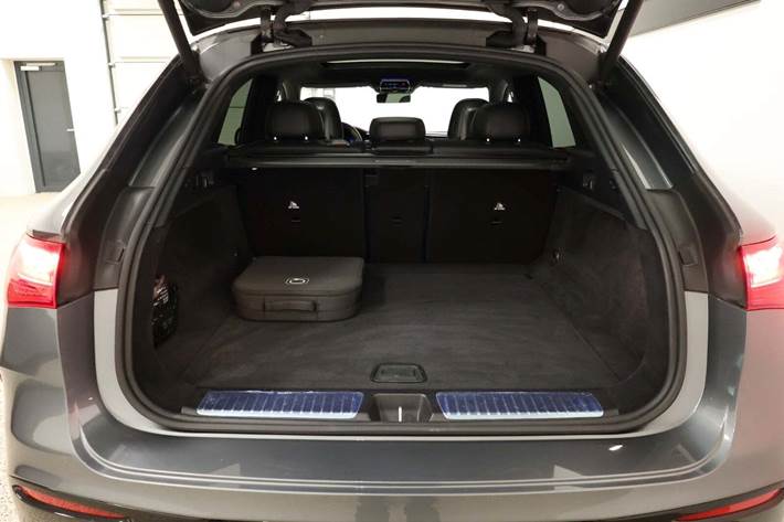 Grå Mercedes EQE43 SUV fra 2023