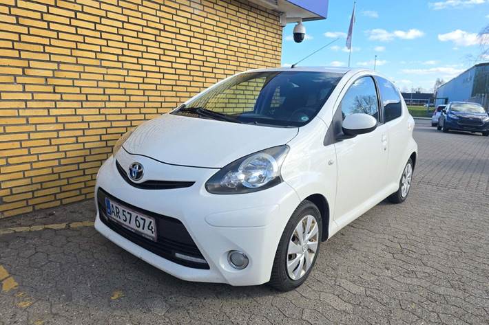 Hvid Toyota Aygo fra 2012