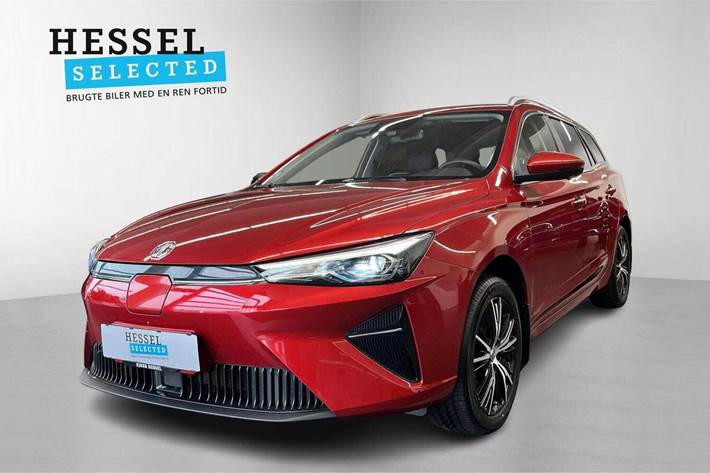 Rød MG MG5 fra 2023 set udefra