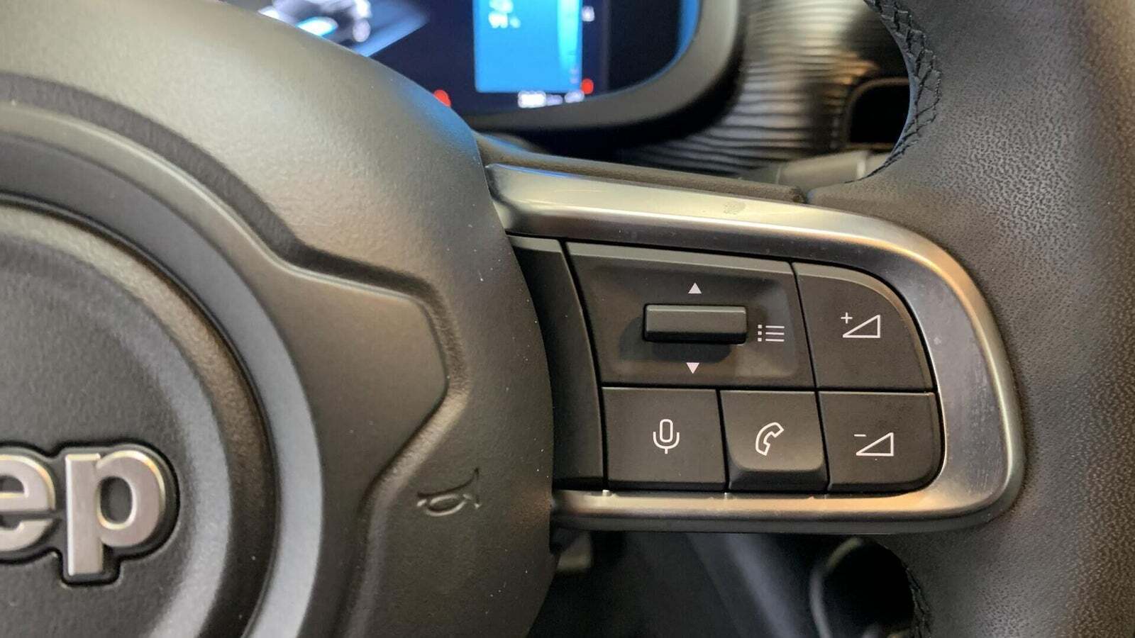 Sort Jeep Avenger fra 2023