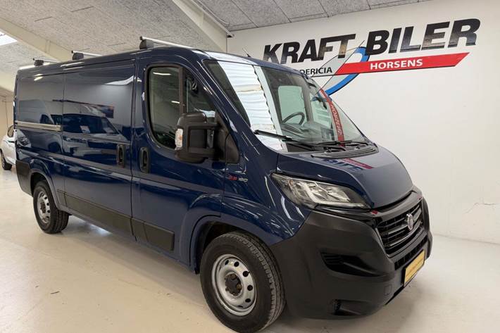 Blå Fiat Ducato 35 fra 2020