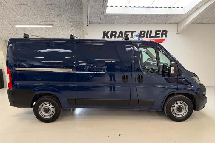 Blå Fiat Ducato 35 fra 2020