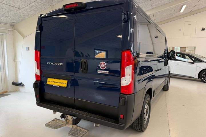 Blå Fiat Ducato 35 fra 2020