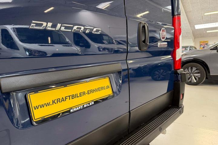 Blå Fiat Ducato 35 fra 2020
