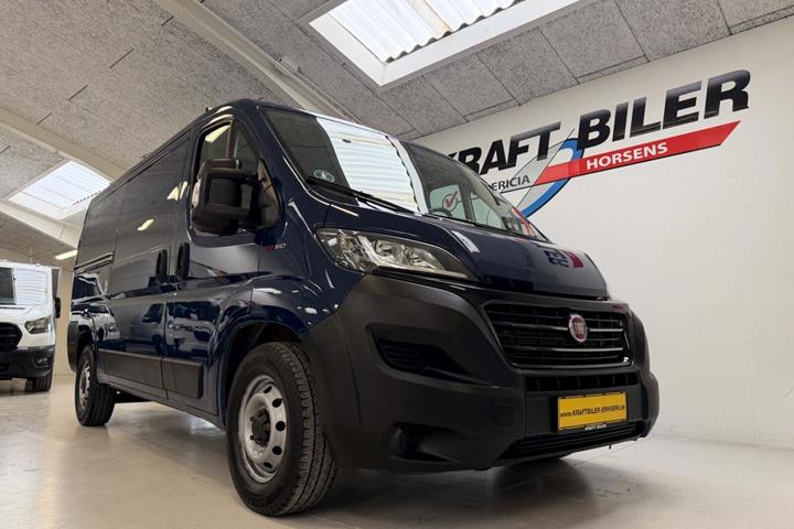 Blå Fiat Ducato 35 fra 2020