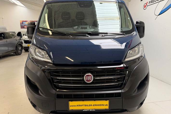 Blå Fiat Ducato 35 fra 2020