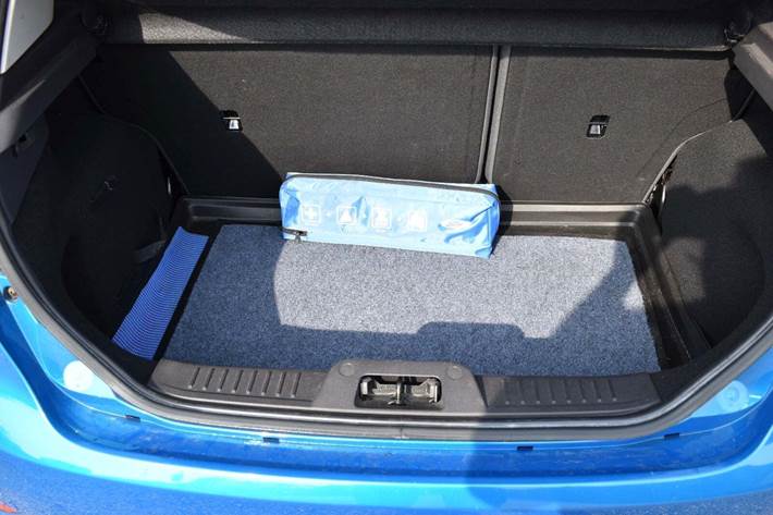 Blå Ford Fiesta fra 2014