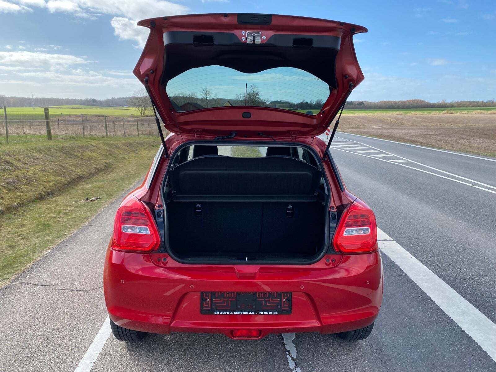 Rød Suzuki Swift fra 2021