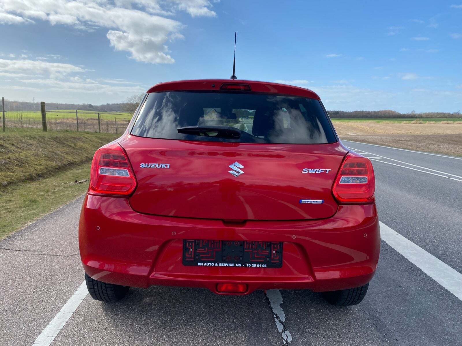 Rød Suzuki Swift fra 2021