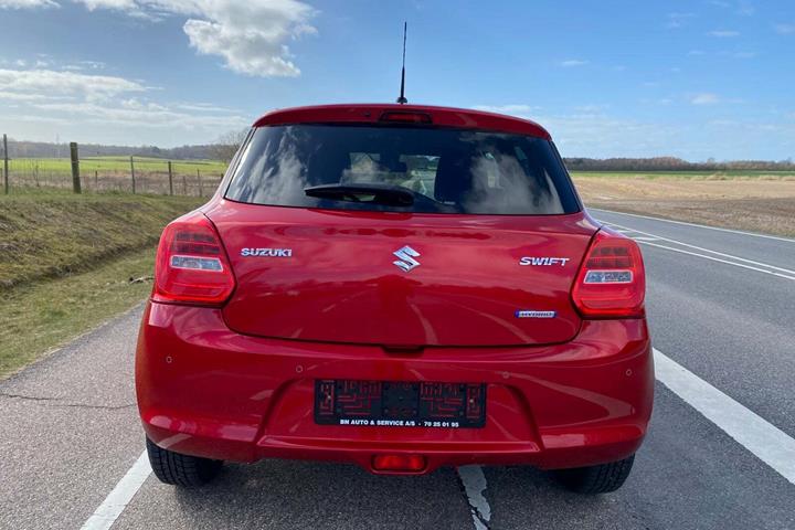 Rød Suzuki Swift fra 2021
