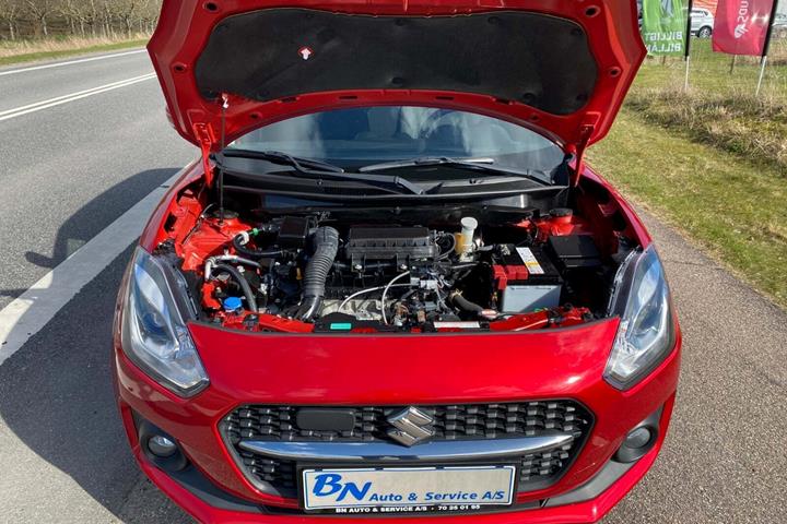 Rød Suzuki Swift fra 2021