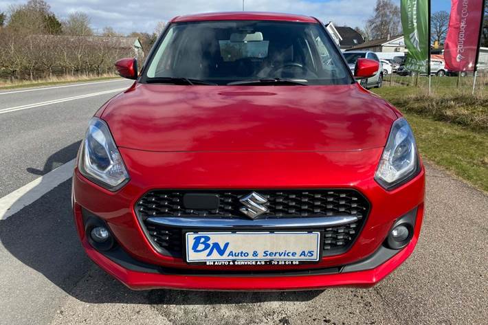 Rød Suzuki Swift fra 2021