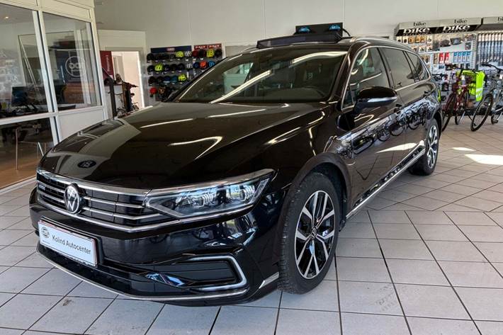 Sort VW Passat fra 2021