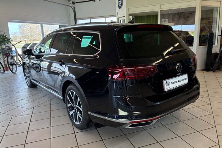 Sort VW Passat fra 2021