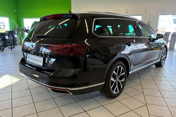 Sort VW Passat fra 2021