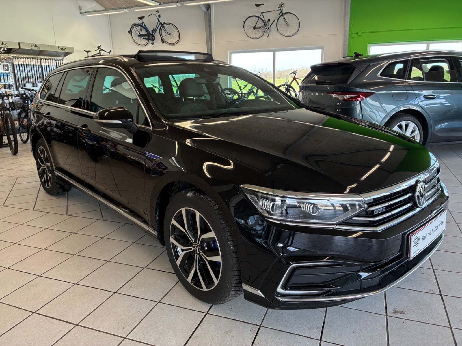 Sort VW Passat fra 2021