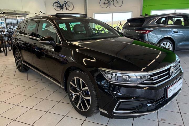 Sort VW Passat fra 2021
