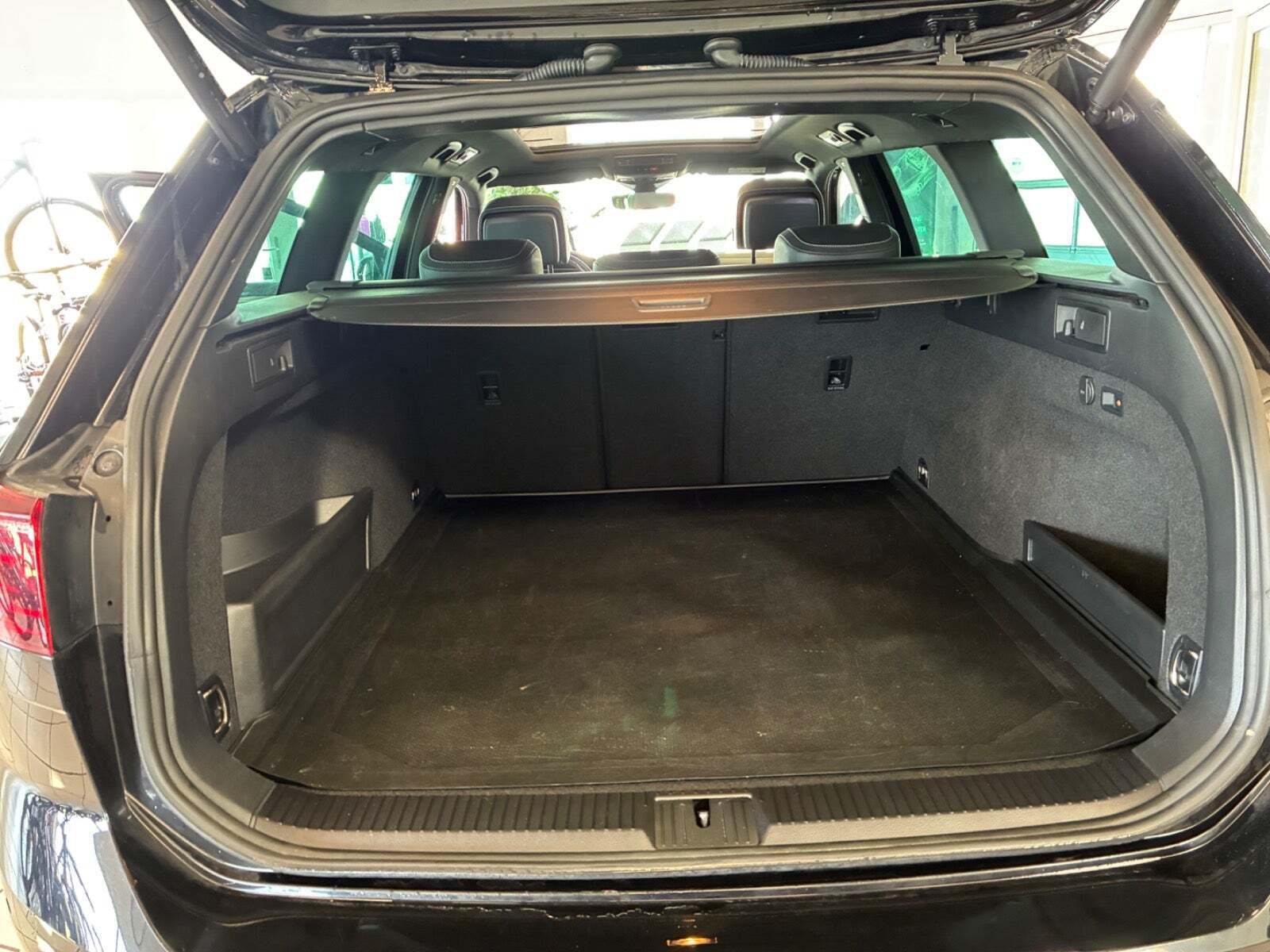 Sort VW Passat fra 2021