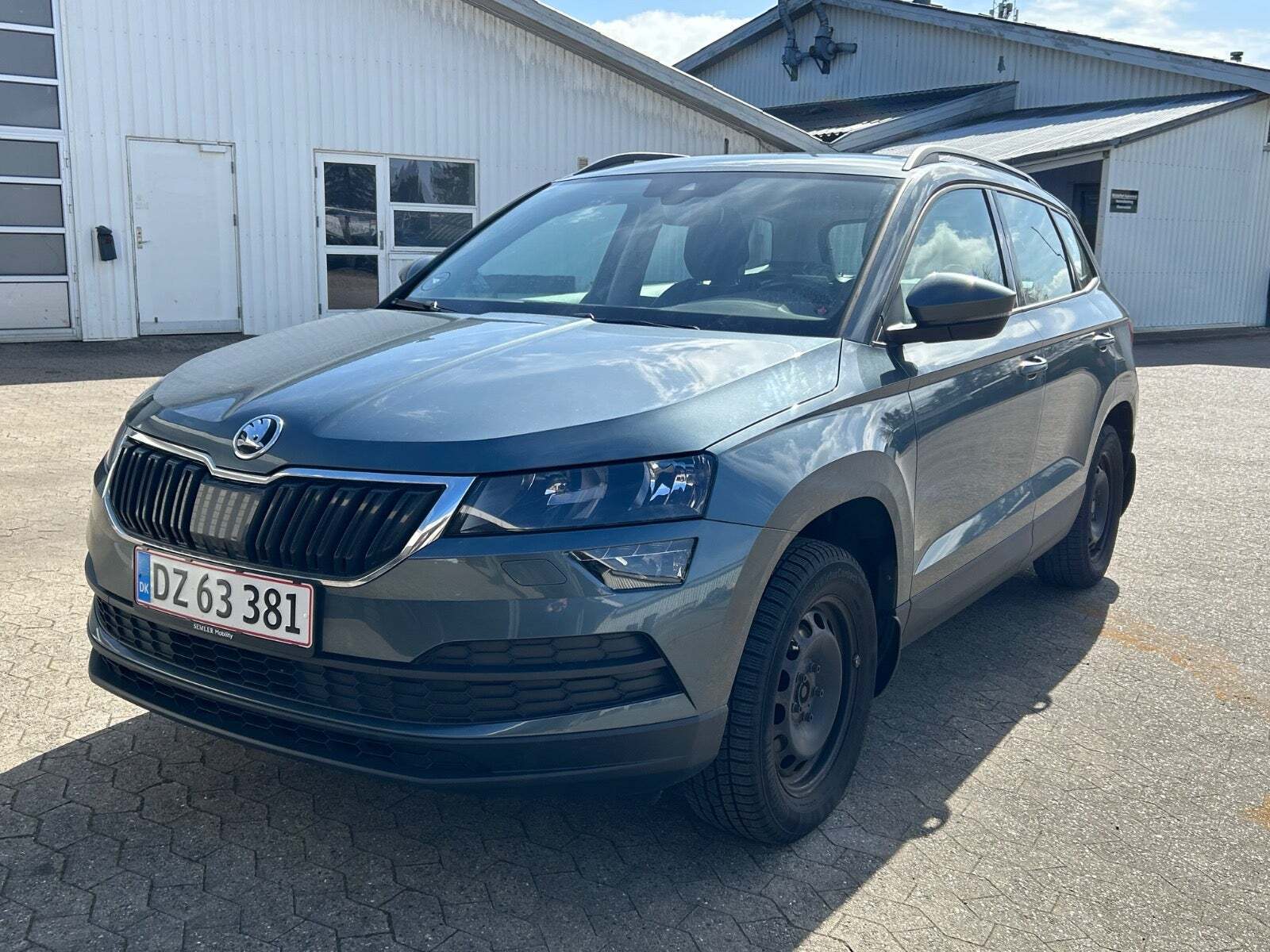 Grå Skoda Karoq fra 2019