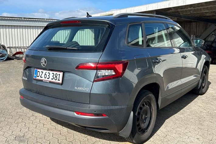 Grå Skoda Karoq fra 2019