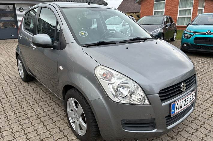 Grå Suzuki Splash fra 2010