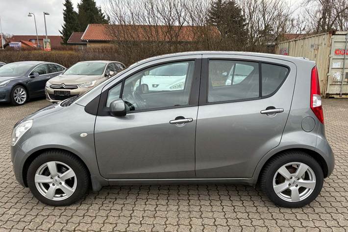 Grå Suzuki Splash fra 2010