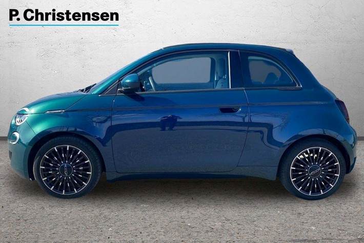 Blå Fiat 500e fra 2022