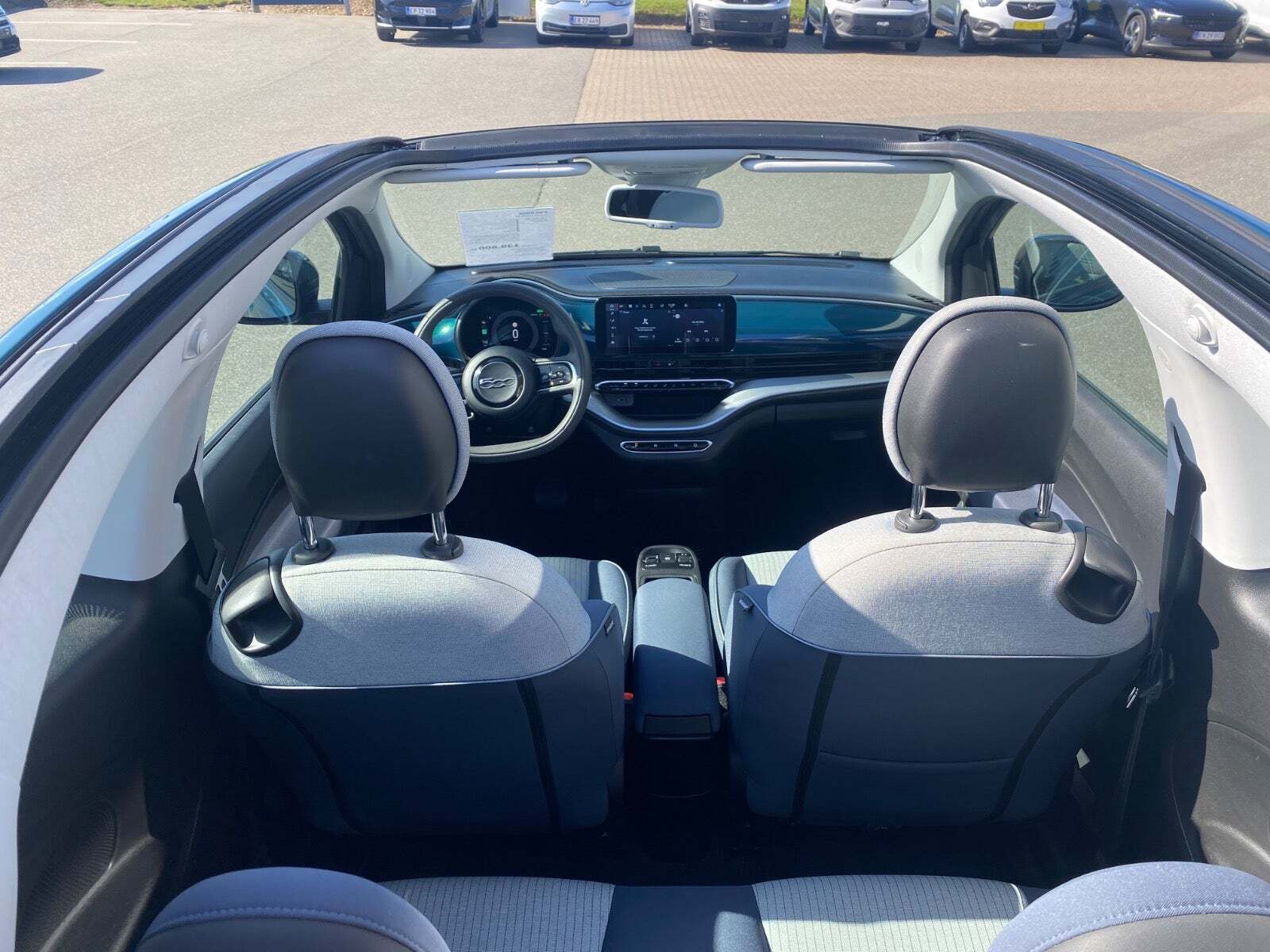 Blå Fiat 500e fra 2022