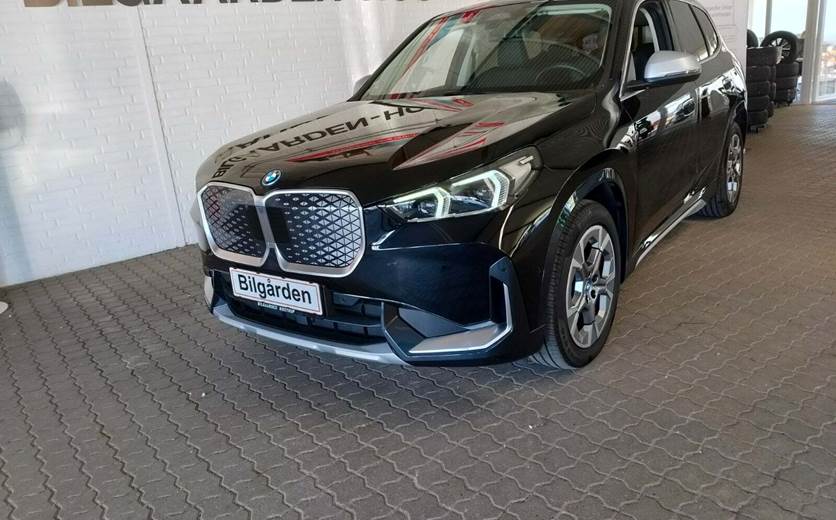 BMW iX1 xDrive30 X-Line