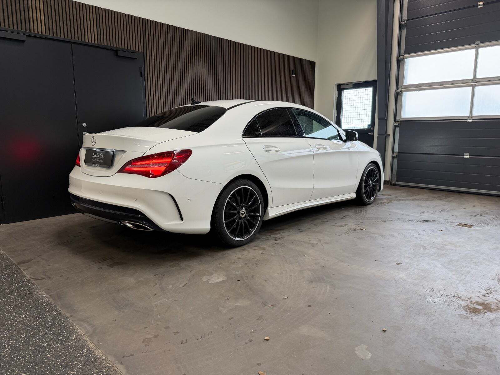 Hvid Mercedes CLA220 fra 2018