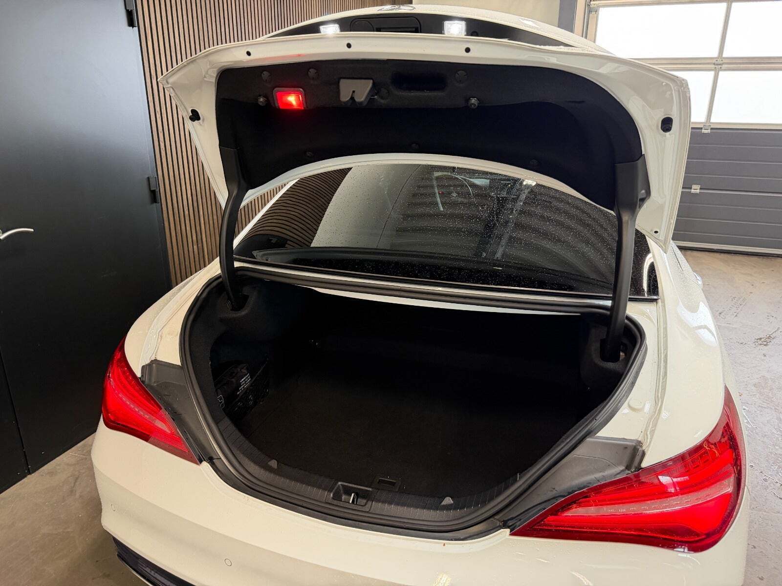 Hvid Mercedes CLA220 fra 2018