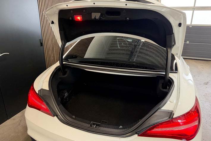 Hvid Mercedes CLA220 fra 2018