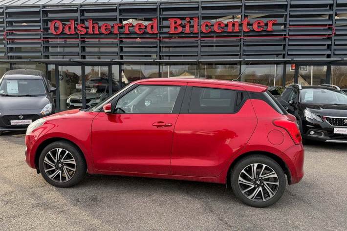 Rød Suzuki Swift fra 2020