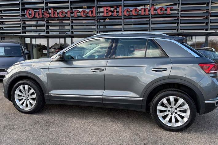Grå VW T-Roc fra 2018
