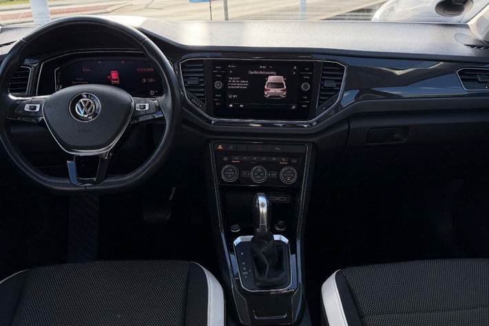 Grå VW T-Roc fra 2018