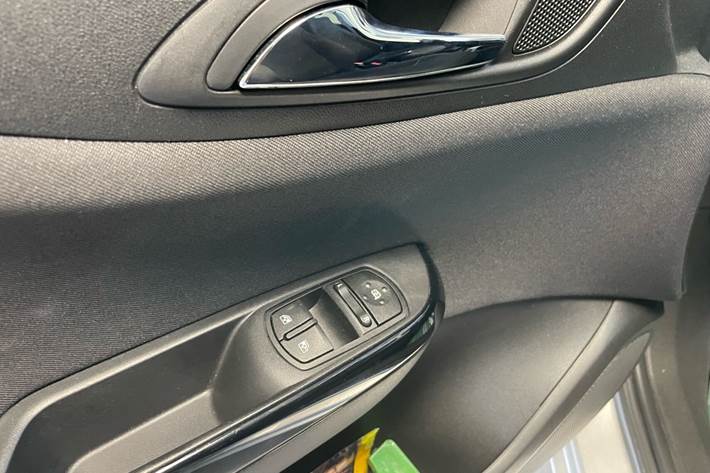 Sølv Opel Corsa fra 2018