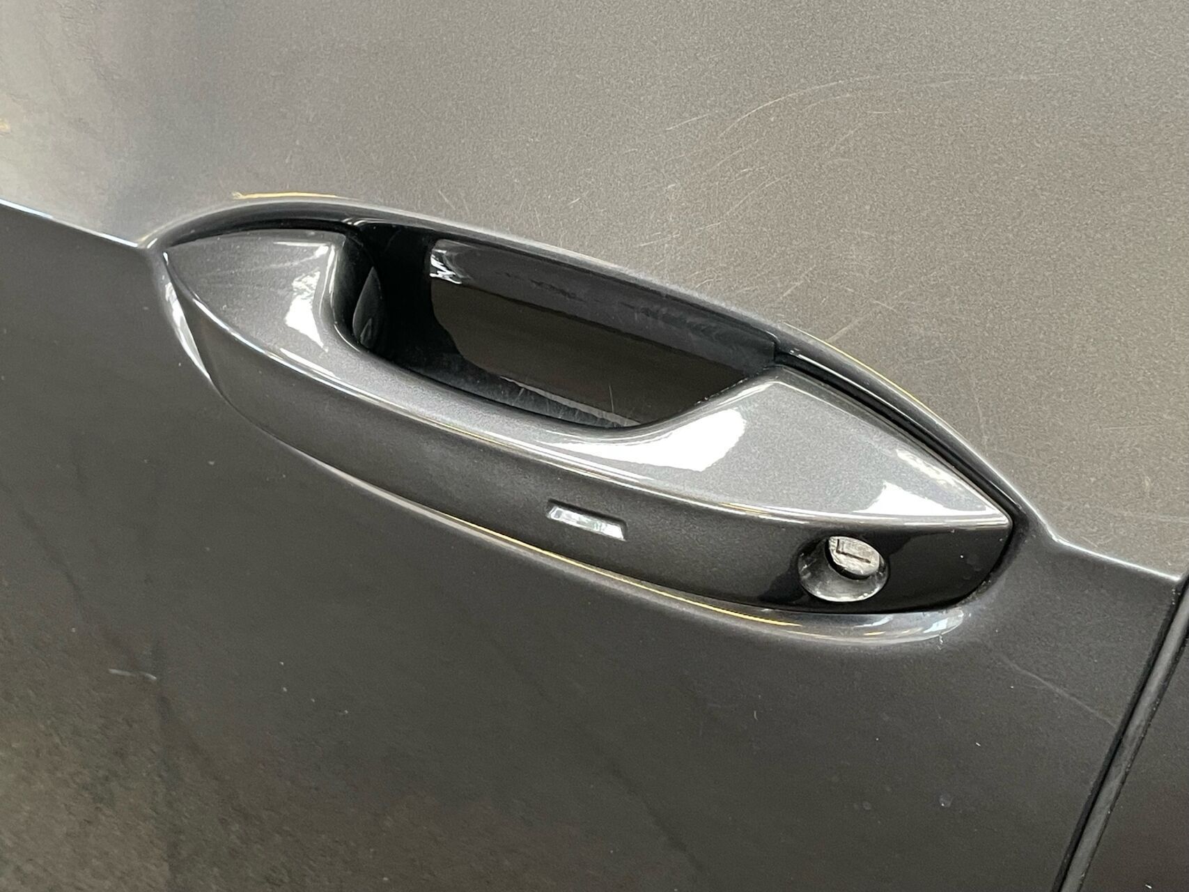 Grå Cupra Born fra 2023