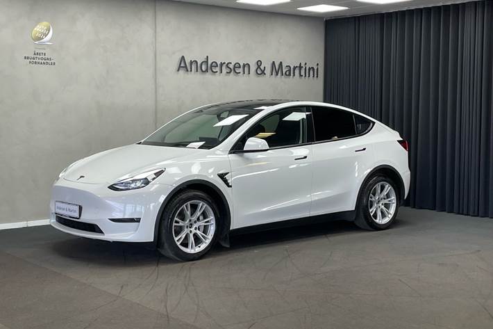 Hvid Tesla Model Y fra 2023