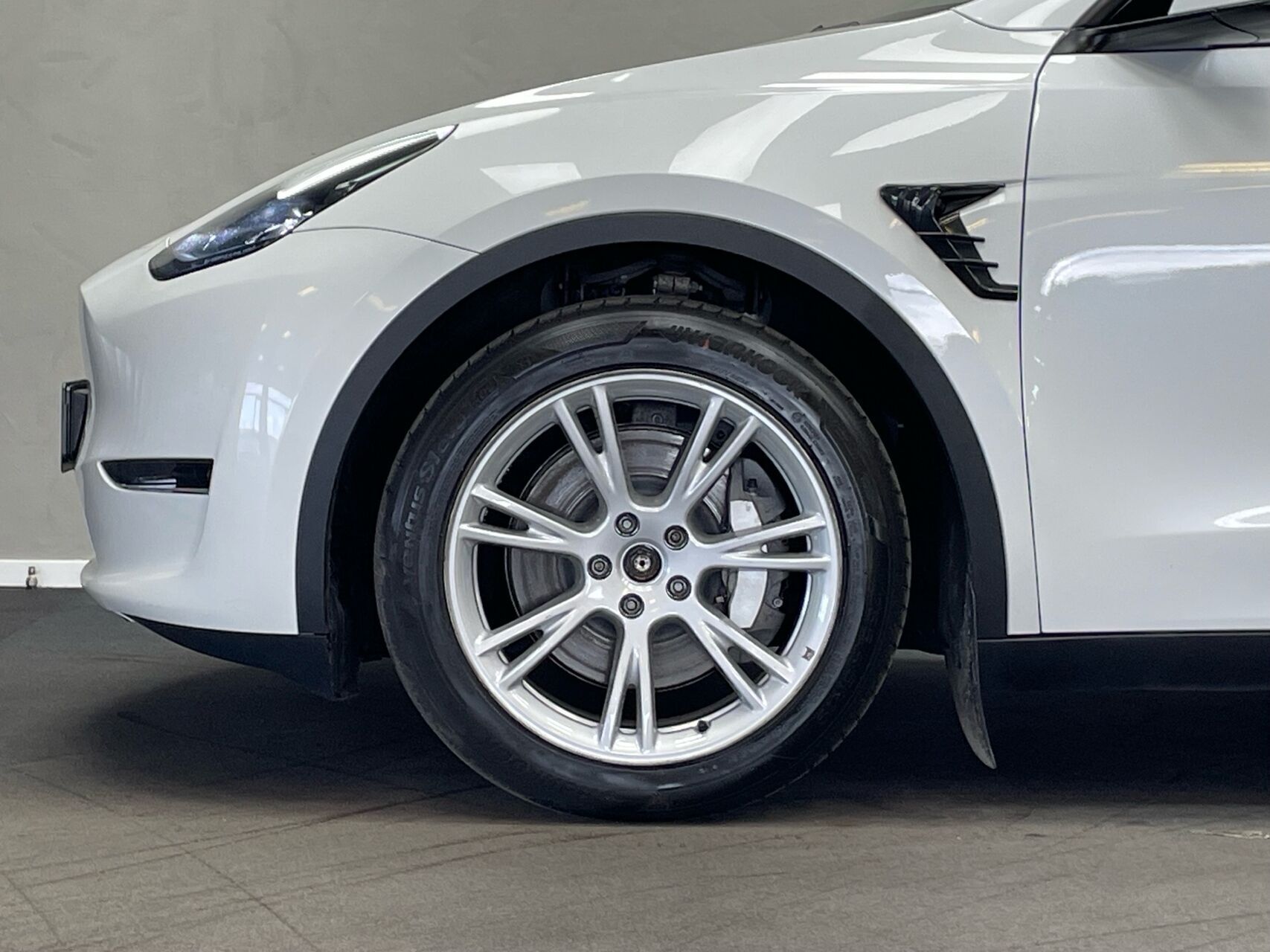 Tesla Model Y EL Long Range AWD 514HK 5d Aut.