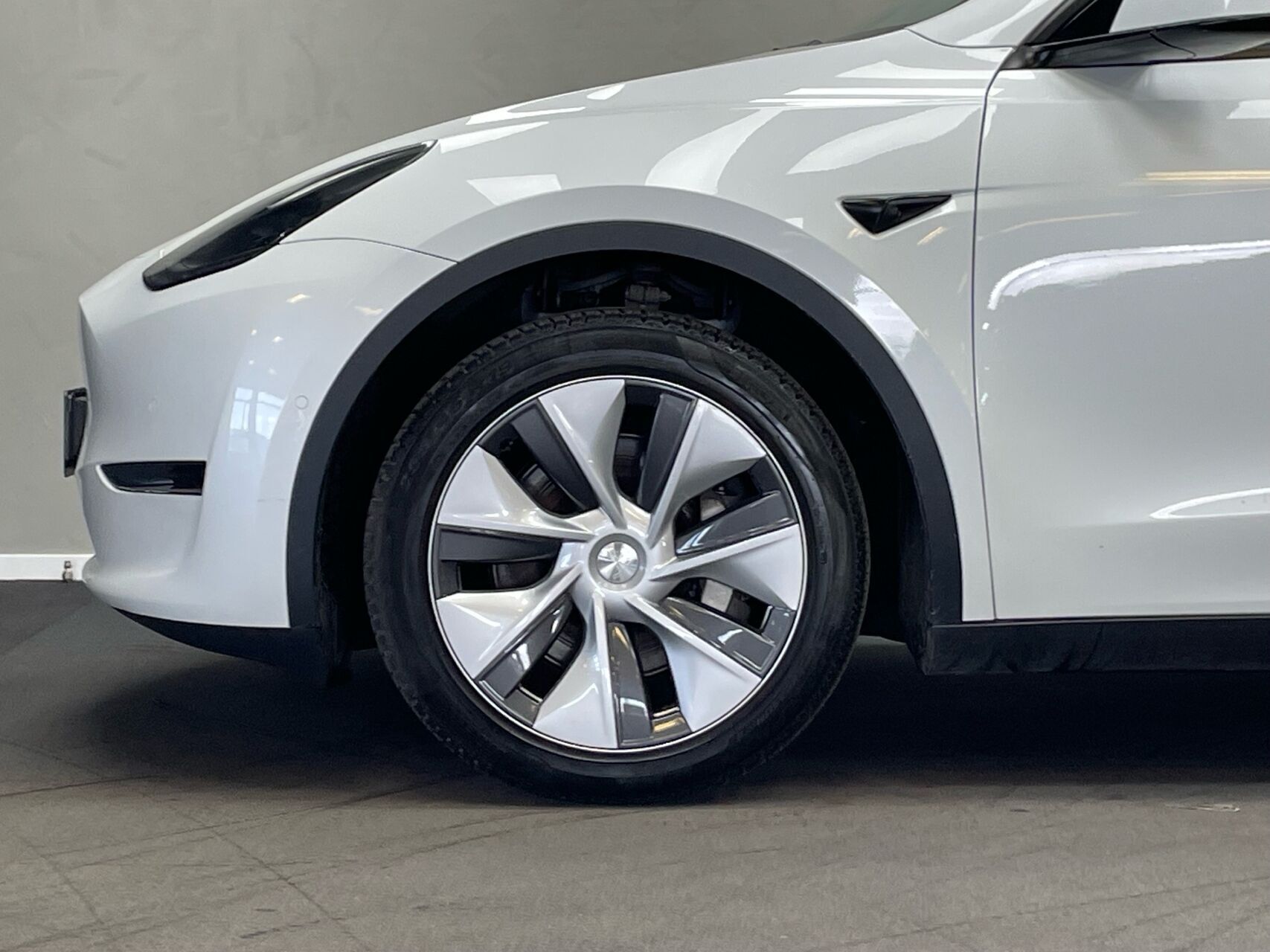 Tesla Model Y EL Long Range AWD 514HK 5d Aut.