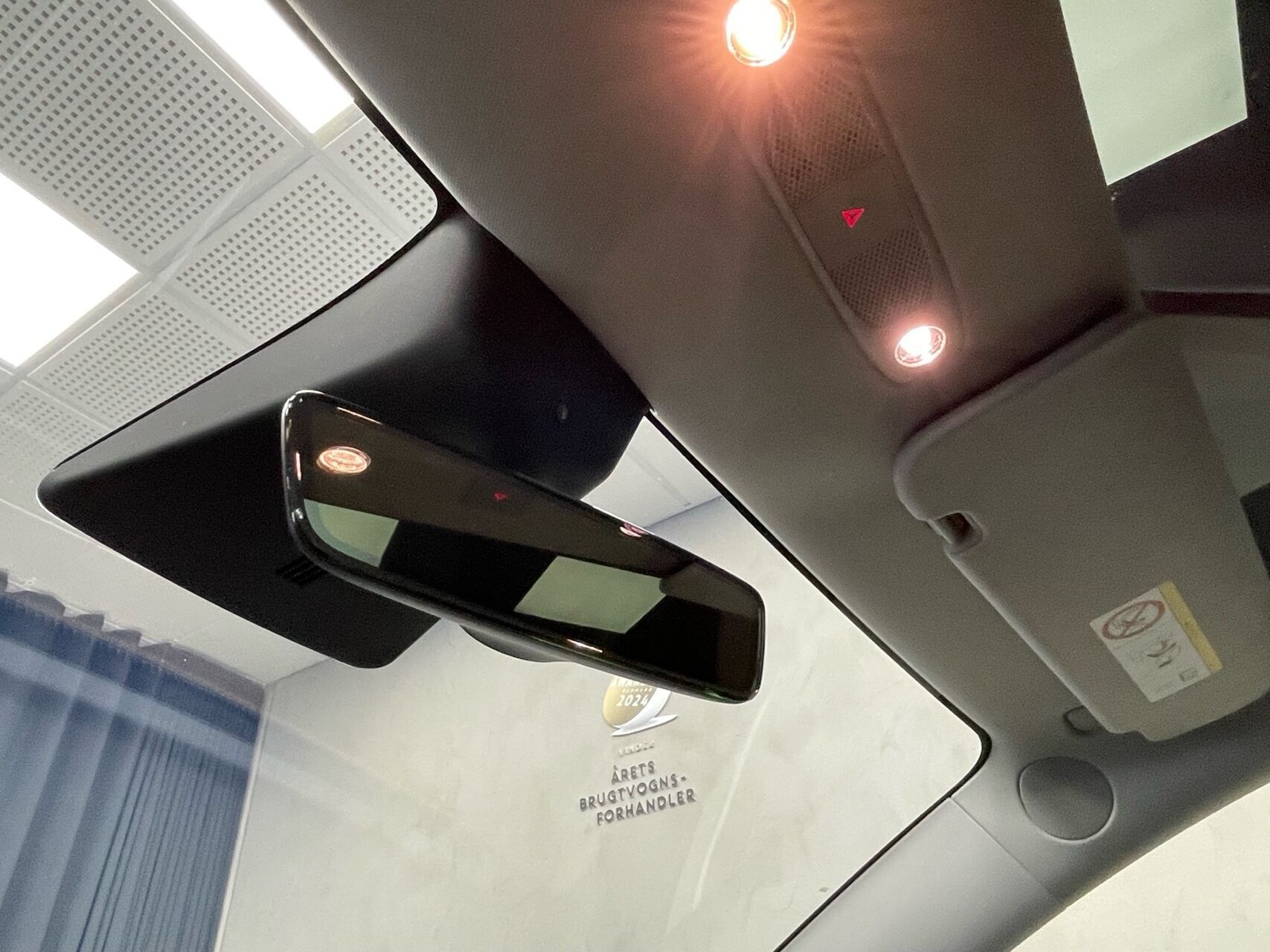 Hvid Tesla Model Y fra 2022